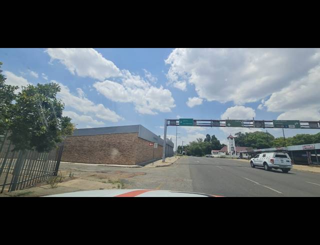 2,283M² WAREHOUSE TO LET IN RUSTENBURG CENTRAL